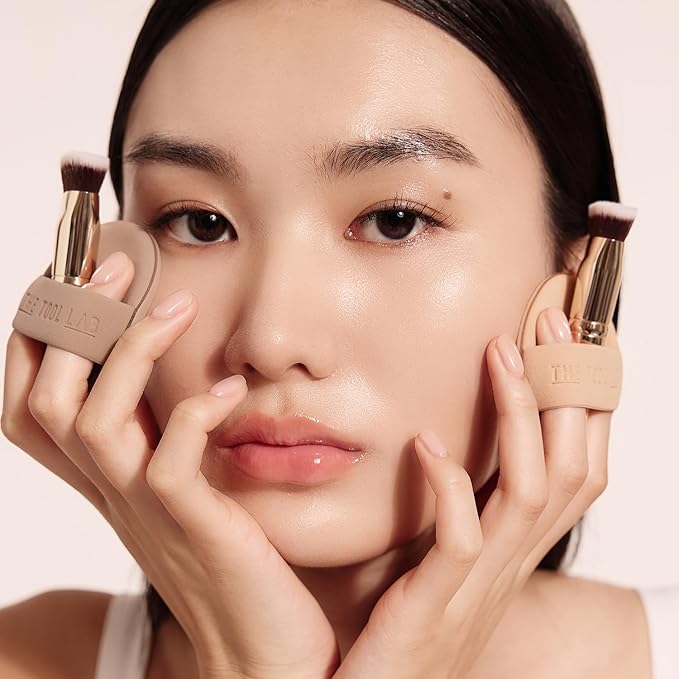 THE TOOL LAB All Day Fitting Duo (Glow type) - Premium Base Makeup Set for Liquid Cream Powder Foundation, Buffing Blending Face Brush, Sponge, Portable Case - 1.1" Flat Top Brush