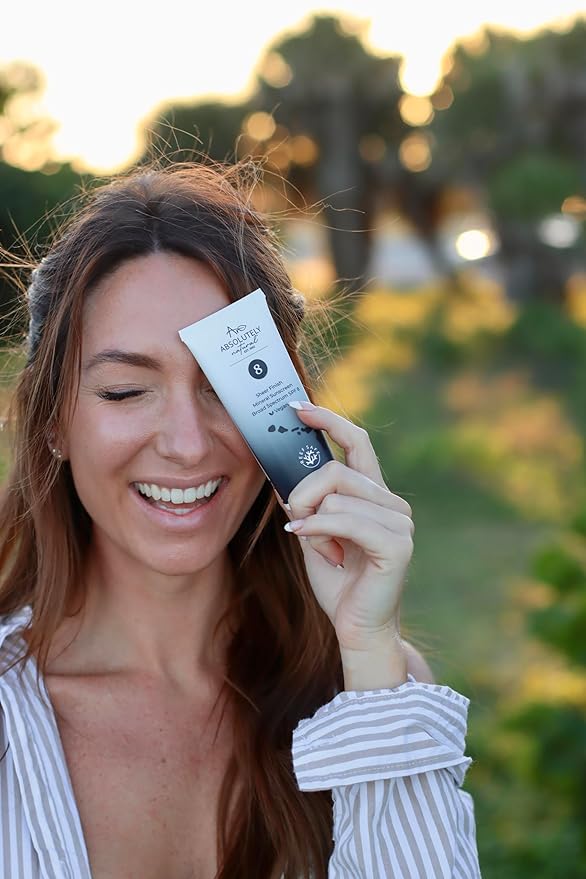 Absolutely Natural - SPF 8 Mineral Sunscreen - Water Resistant Moisturzing Lotion for Body & Face - Non-Nano Zinc Oxide, Vitamin E - 3 Oz