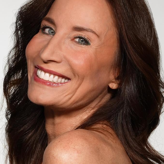 PRIME PROMETICS PrimeEyes Glide Eyeliner for Mature Women – Waterproof, Long-Stay and Mess-Proof – Gel Creme Texture, Discreet Sharpener and Effective Smudger (Emerald)